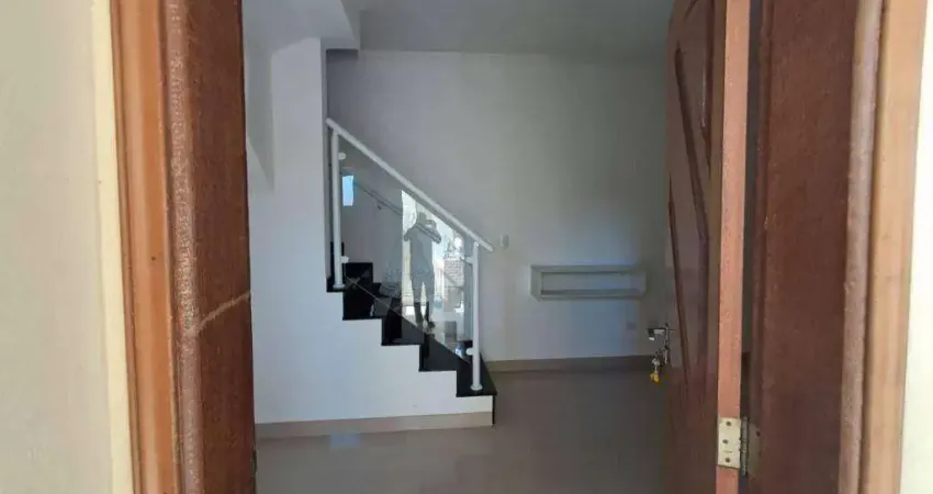 Sobrado geminado à venda no tude bastos, praia grande – 2 suítes, sacada, 2 vagas