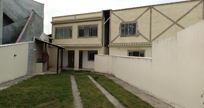 Casa espaçosa com 3 quartos, área gourmet e garagem para 4 carros no Bougainville 3