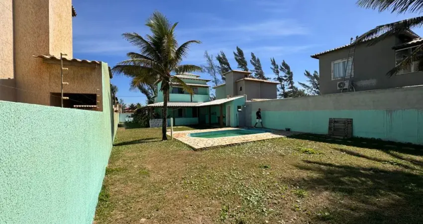 LINDA CASA DE 3 QUARTOS NO CONDOMINIO LONG BEACH DE FRENTE PARA PRAIA