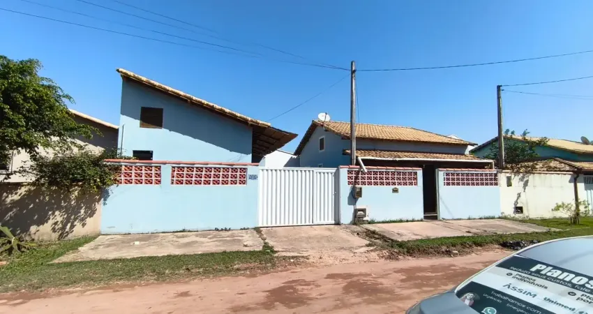 Duas casas no condominio gravata 1 em uma localização muito boa