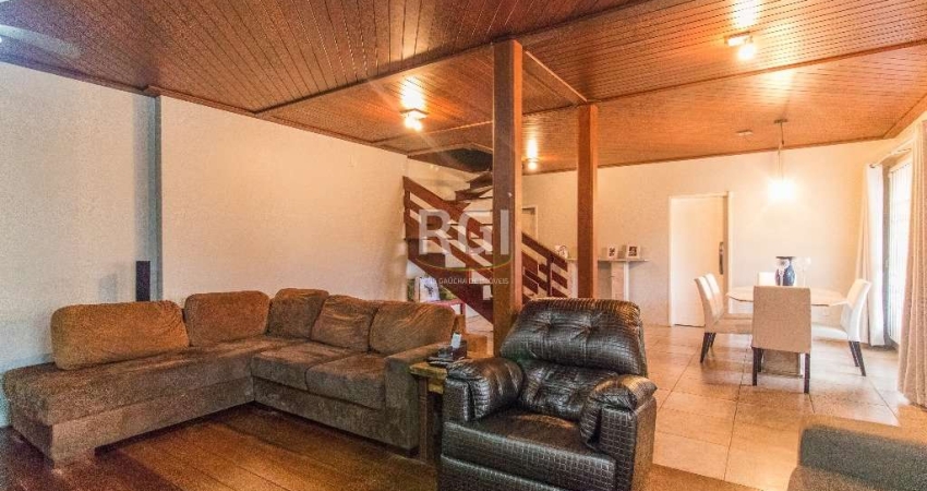 Casa com 3 quartos à venda na Rua Marquês do Maricá, Vila Nova, Porto Alegre