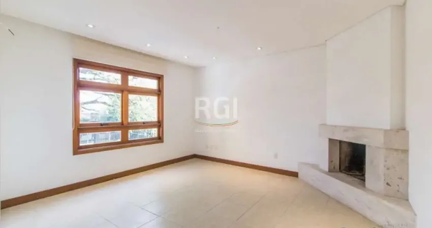 Casa com 3 quartos à venda na Avenida Guarujá, 206, Guarujá, Porto Alegre