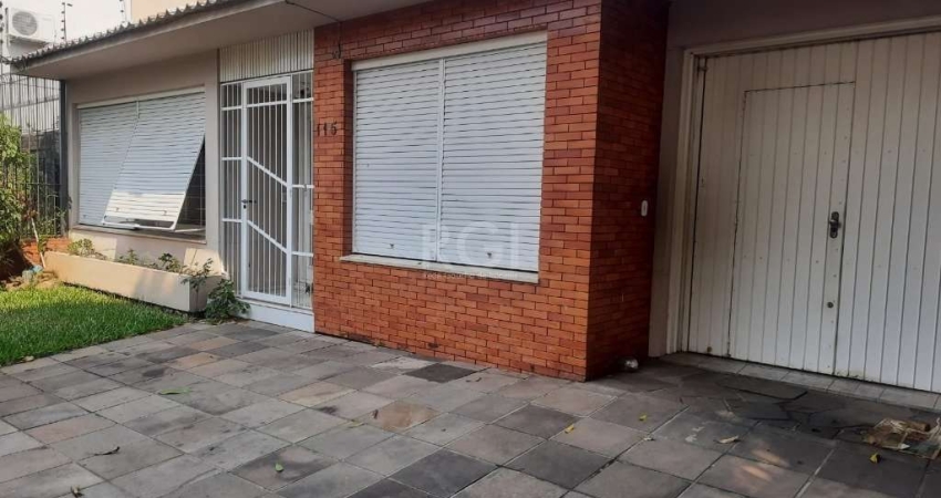 Casa com 3 quartos à venda na Avenida La Paz, Jardim Lindóia, Porto Alegre