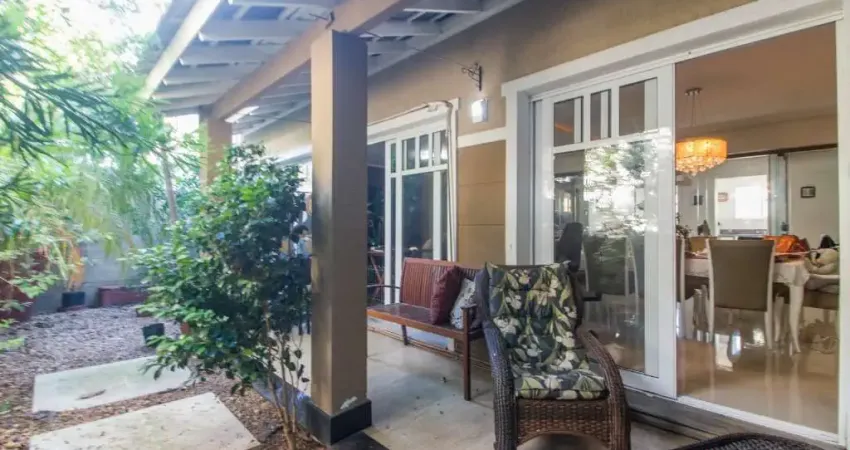 Casa em condomínio fechado com 4 quartos à venda na Rua Attílio Bilibio, 120, Jardim Carvalho, Porto Alegre