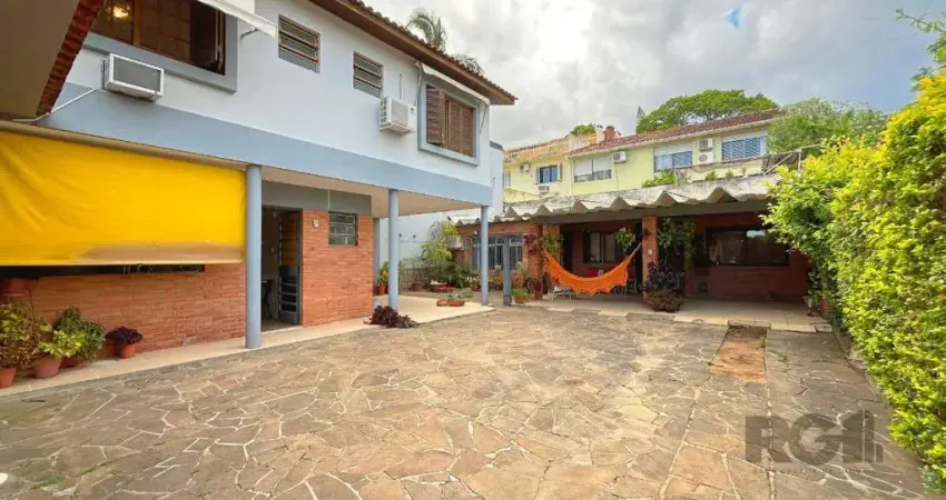 Casa com 4 quartos à venda na Rua Professor Fernando Carneiro, Três Figueiras, Porto Alegre