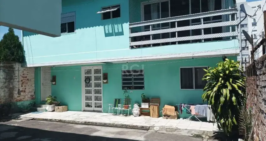 Casa à venda na Avenida Florianópolis, Azenha, Porto Alegre
