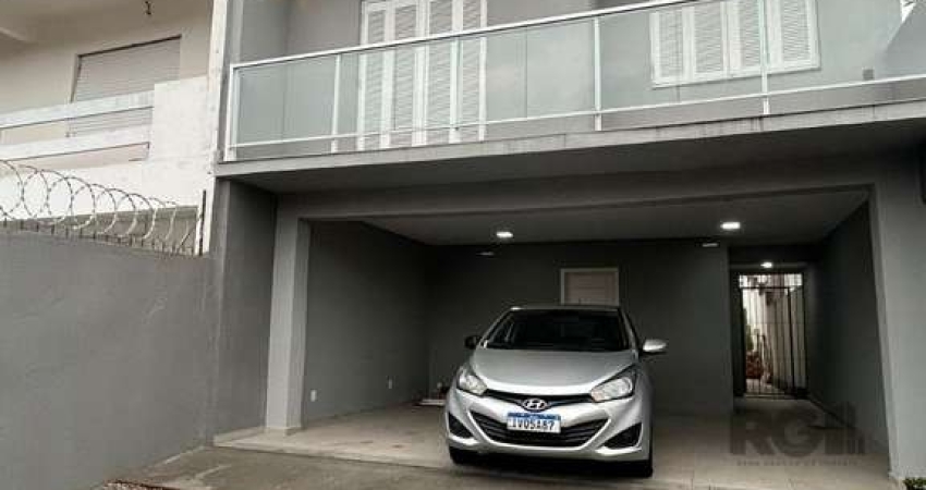 Casa com 3 quartos à venda na Rua Professor Carvalho Freitas, Teresópolis, Porto Alegre