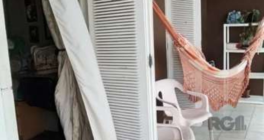 Casa com 3 quartos à venda na Rua João Paetzel, Chácara das Pedras, Porto Alegre