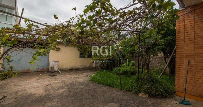 Casa para Venda - 86m², 2 dormitórios, 4 vagas - Morro Santana