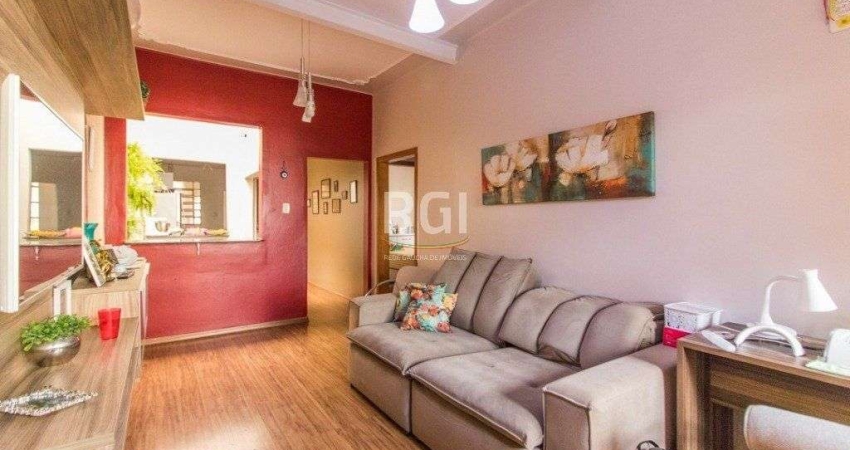 Casa para Venda - 330m², 6 dormitórios, sendo 2 suites, 9 vagas - Menino Deus