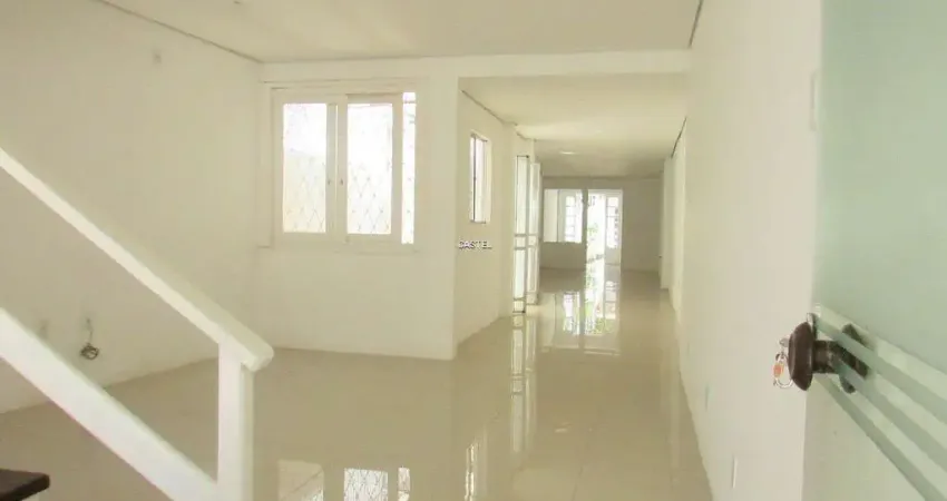 Casa para Venda - 280m², 3 dormitórios, Menino Deus