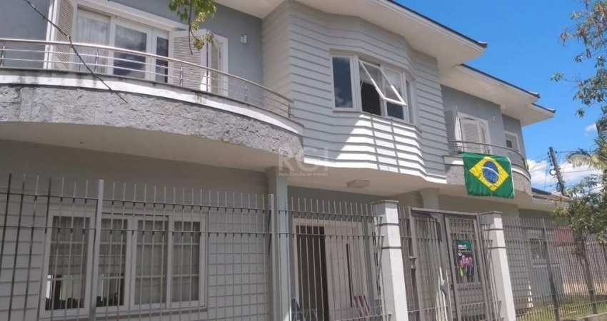 Casa para Venda - 256m², 3 dormitórios, sendo 1 suites, 4 vagas - Bela Vista