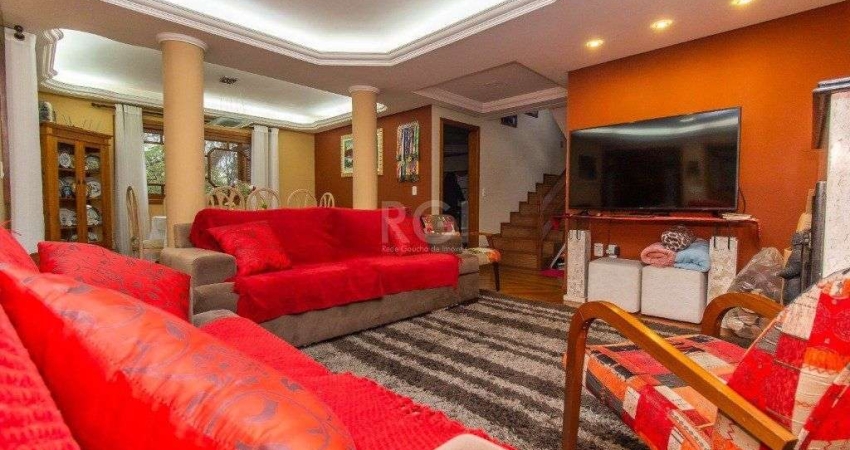 Casa para Venda - 350m², 5 dormitórios, sendo 3 suites, 5 vagas - Vila Nova