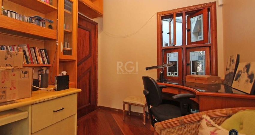 Casa com 3 quartos à venda na Rua Catumbi, Medianeira, Porto Alegre