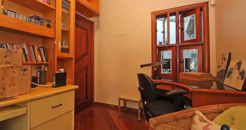 Casa com 3 quartos à venda na Rua Catumbi, 56, Medianeira, Porto Alegre