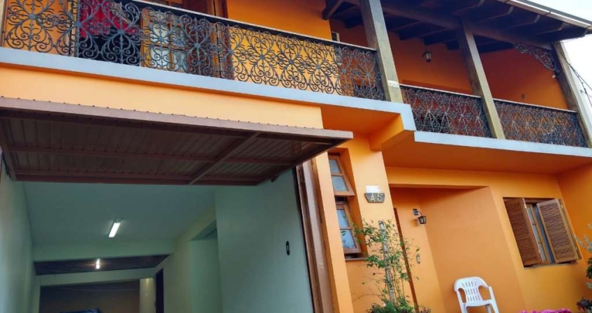 Casa com 3 quartos à venda na Rua Henrique Arlindo Casali, Vila Nova, Porto Alegre