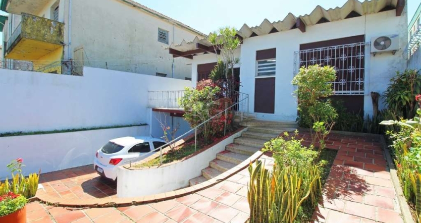 Casa com 3 quartos à venda na Avenida Chuí, Cristal, Porto Alegre