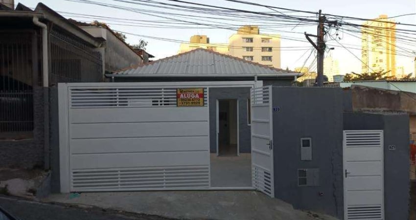 Casa com 3 quartos para alugar na Rua Rodolfo Marin, Vila Romero, São Paulo