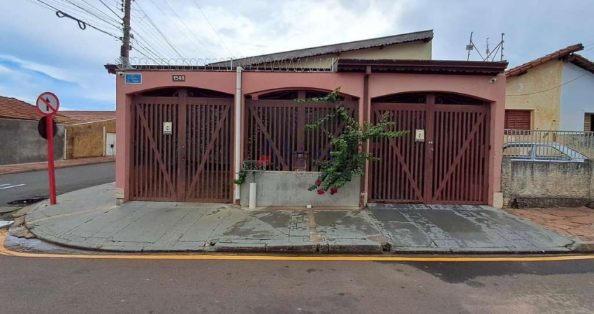 Casa à Venda em Vila Prado - 3 Dormitórios, 145m² por R$460k
