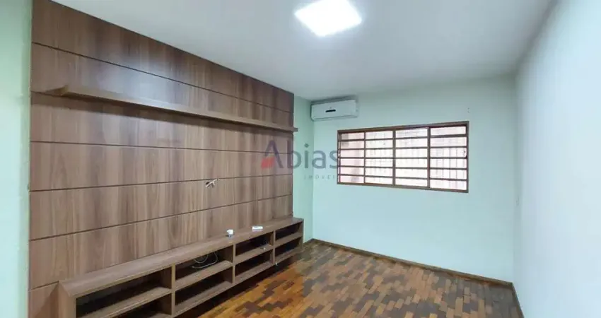 Casa com 3 quartos para alugar na Rua Francisco Gentil de Guzzi, 436, Parque Santa Felícia Jardim, São Carlos