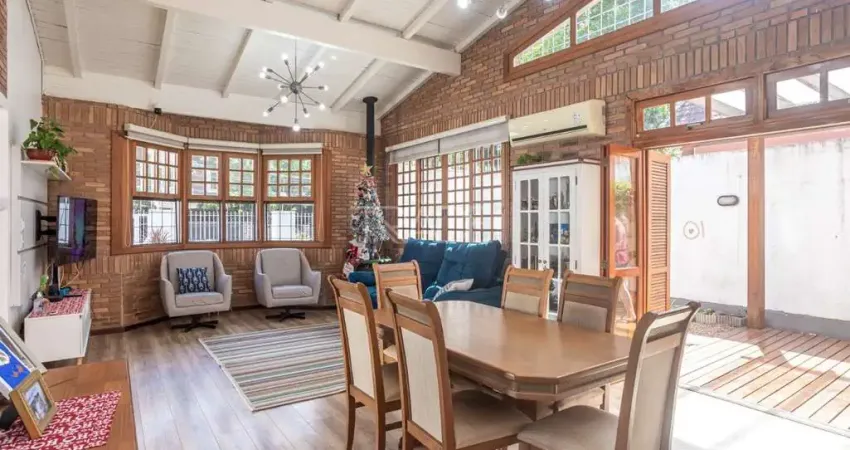 Casa com 3 quartos à venda na Rua Caiapó, 55, Vila Assunção, Porto Alegre