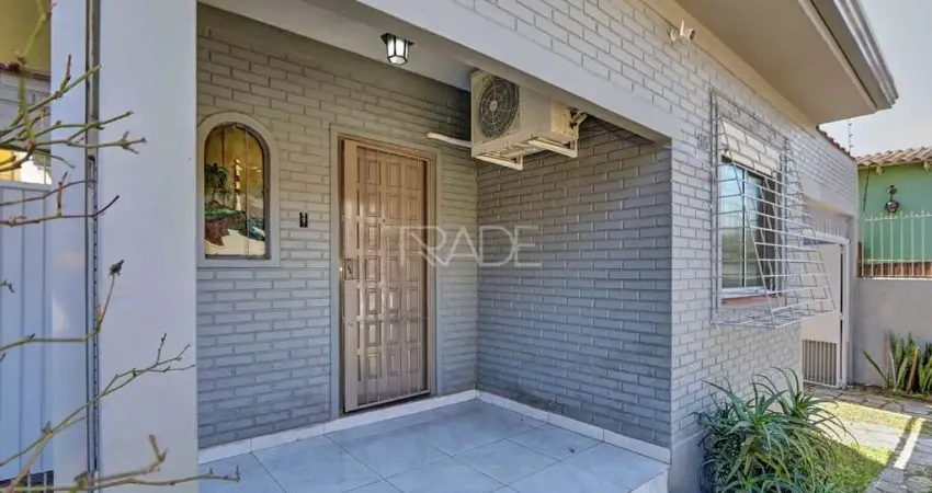 Casa com 3 quartos à venda na Praça Aratiba, 58, Cavalhada, Porto Alegre