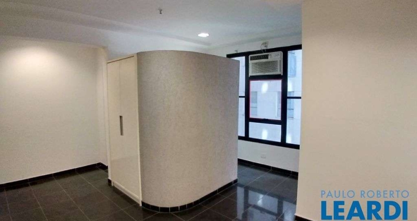 Sala comercial à venda na Vila Olímpia, São Paulo 