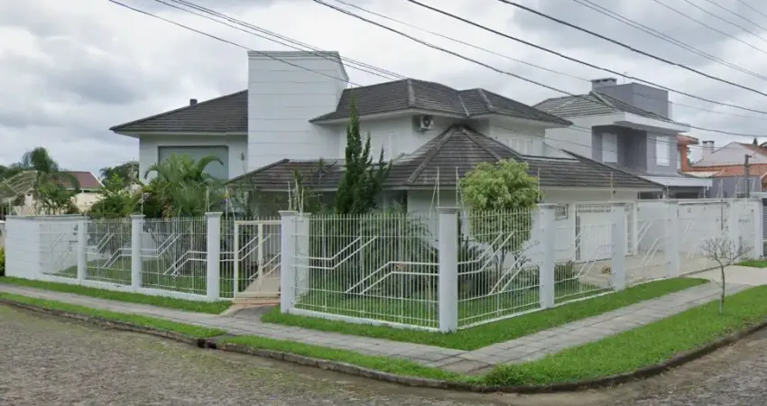 Casa de 385 m², com 04 dormitórios (sendo um deles uma suíte), para venda