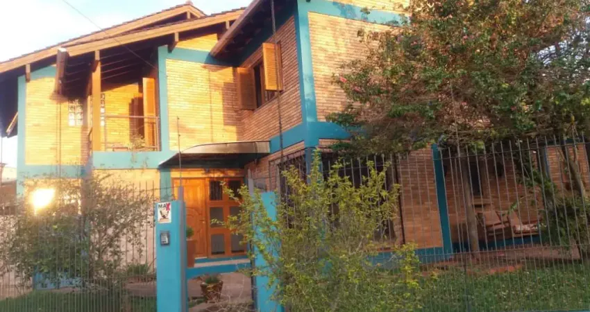 Casa de 180 m², com 04 dormitórios (sendo um deles uma suíte), para venda