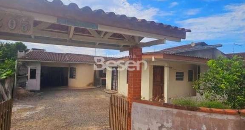 Imperdível oportunidade: Casa à venda em Itapoá-SC, bairro Barra do Saí, 4 quartos, 2 salas, 3 banheiros, 4 vagas de garagem.