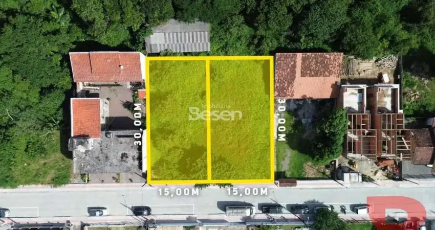 Dois terrenos totalizando 900,00m², no bairro itapema do norte em itapoá - rua pavimentada e com calçamento