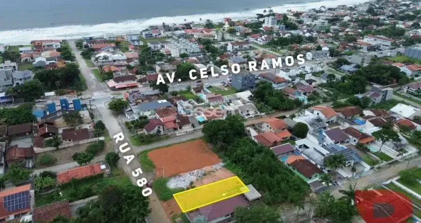 TERRENO COM 360m2, LIMPO E ATERRADO, PRÓXIMO AVENIDA CELSO RAMOS, A APENAS 300M DO MAR, NO BALNEÁRIO CAMBIJÚ