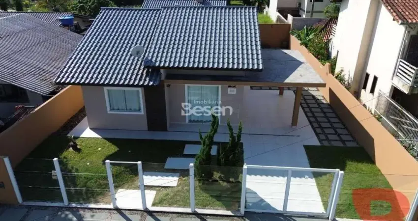 Excelente casa localizada na quadra do mar- apenas 50mtrs da praia