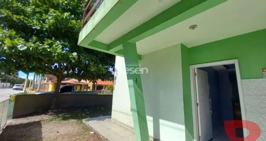 APARTAMENTO PERTO DO MAR POR APENAS R$ 298.000,00, 02 QUARTOS, ESPAÇO DE TERRENO.
