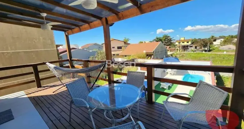 Sobrado quadra do mar, mobiliado e equipado, 01 suíte e 02 demi-suítes - ótima localização