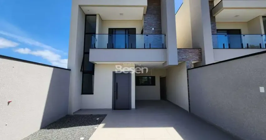 Sobrado com excelente padrão de acabamento proximo ao mar, no balneário rainha do mar!