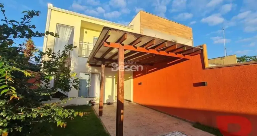 SOBRADO A APENAS 200 METROS DA PRAIA! 4 QUARTOS - PISCINA