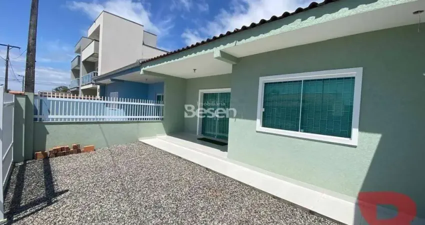EXCELENTE CASA - 330 METROS DA PRAIA - LOCALIZADA NA BARRA DO SAÍ