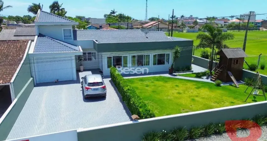 Imóvel semi-mobiliado 04 quartos, com amplo espaço de  terreno na praia de itapoá 600 metros do mar