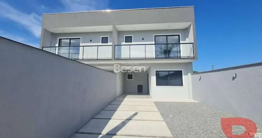 Sobrados com excelente padrão de acabamento apenas 200mtrs da praia