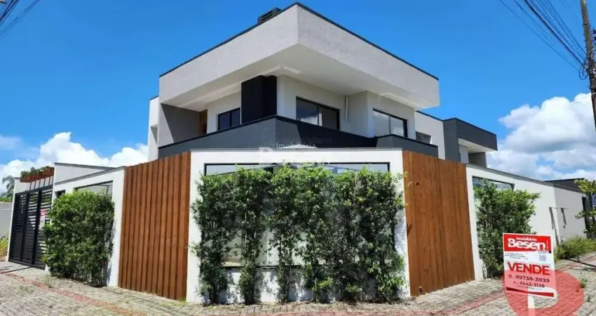 Sobrado novo  esquina- 03 suítes e piscina - excelente padrão de acabamento, no baln. rainha do mar