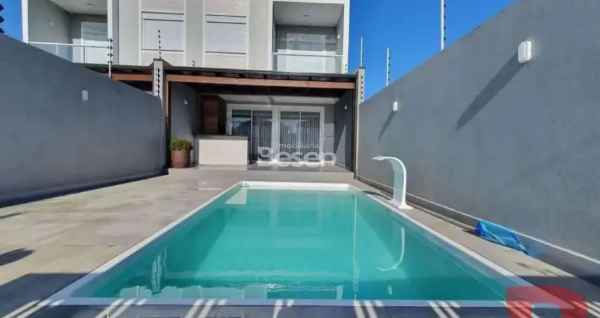 Sobrado amplo, semi mobiliado com  03 quartos sendo 01 suíte e piscina - excelente padrão de acabamento, localizado no baln. cambiju á 100m  da praia.