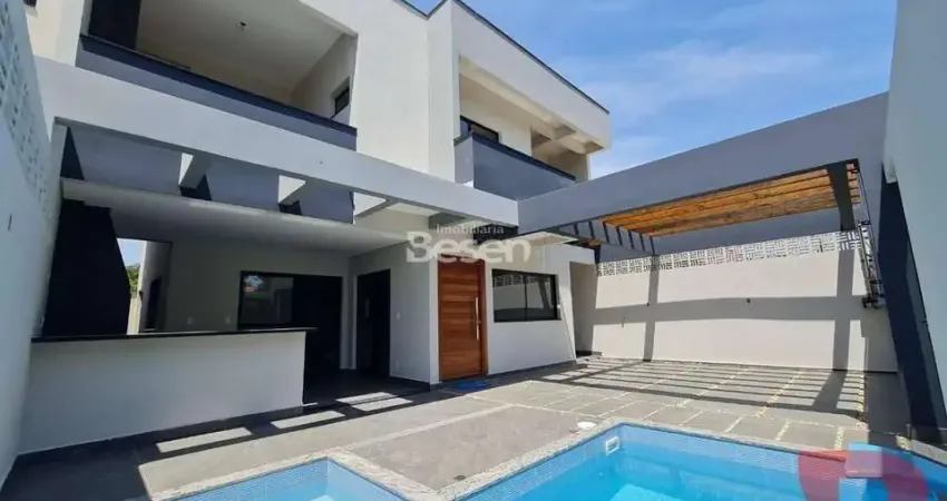 Sobrado novo 03 suítes e piscina - excelente padrão de acabamento, localizado no baln. rainha do mar