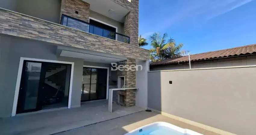 Sobrado a 300 metros do mar, com privacidade, conforto e bom acabamento