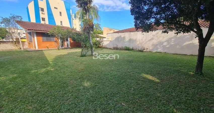 TERRENO NO BALNEÁRIO CAMBIJU COM IMOVEL DE 29,93M² DE AREA CONSTRUIDA