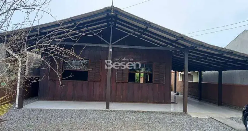 Casa em madeira em perfeita conservação com 140,00m², no balneário itapema do sai