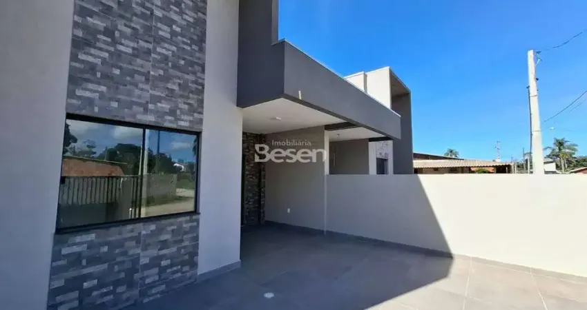 Casa nova com 03 quartos (01 suíte), amplo espaço de terreno, próximo a escola por apenas r$420.000,00.