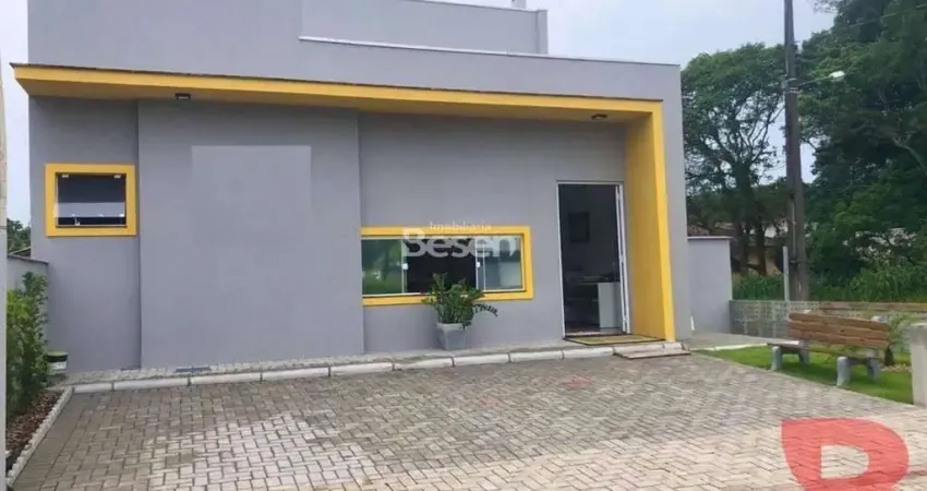 Sala comercial com sobrado residencial com área de 240,00m2, localizado na avenida zilda arns, baln. paese em itapoá sc