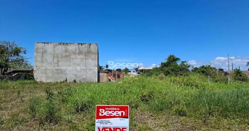 Terreno limpo e aterrado, bem localizado, poucos metros do mar!