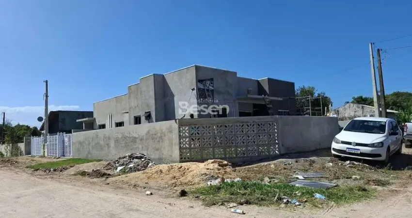 Unidades novas de nº 01 e 02, no bairro pontal do norte, balneário londrina ii, próximo ao farol .